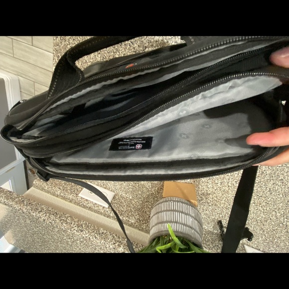 Swiss Gear platform 14” Laptop slim case - Picture 7 of 7